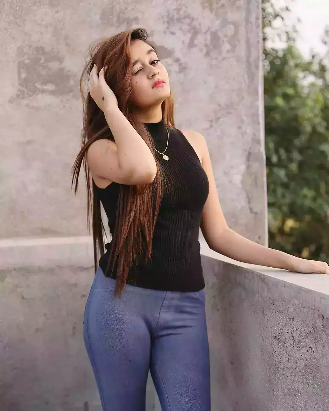 Bindass Kavya Hot Look Sexy Escorts Girl Ahmedabad